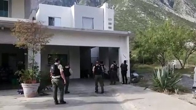 Autoridades catean casa en Santa Catarina ligada a detención de menores