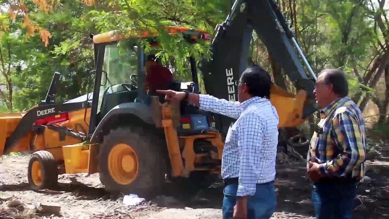 Andrés Mijes supervisa abasto de agua y trabajos en la Felipe Carrillo