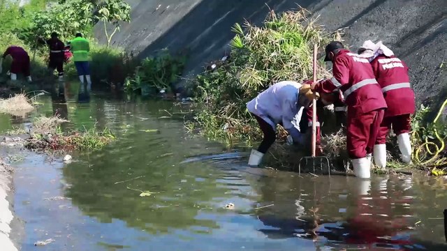 Realizan limpieza de alcantarillas y pluviales en Escobedo