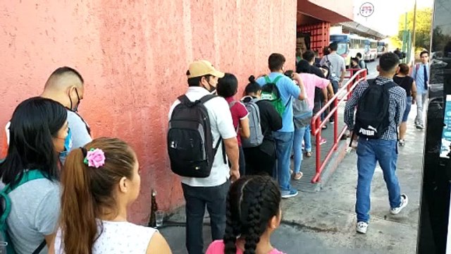 Piden usuarios actualizar sistema de peaje del Metro por constantes fallas