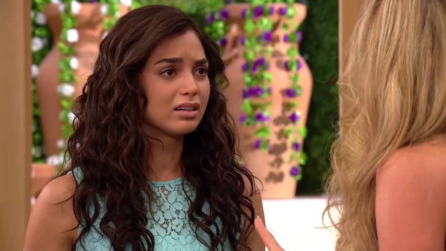 Angustias corre a Olvido de la mansión Rivas Santander (Capítulo 32)