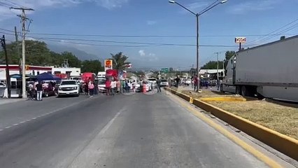 VIDEO: Bloquean carretera en Allende por trasvase de agua del río Ramos
