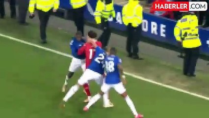 Kartlar havada uçuştu! Son saniyede gelen gol ortalığı savaş alanına çevirdi