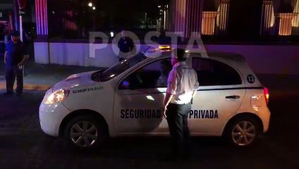 Conductor huye tras atropellar a mujer en centro de Monterrey