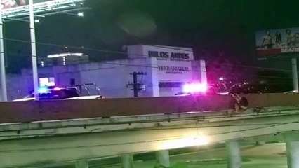 Policías de Monterrey evitan que mujer se arroje de puente Gonzalitos