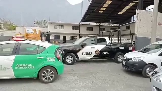 Encuentran fajos de billetes en caja fuerte de ruta 400