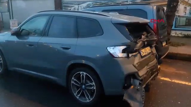 Şişli'de İETT otobüsü park halindeki otomobile çarptı 2 yaralı