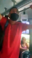 Defiende chofer de camión a mujer acosada sexualmente por un pasajero