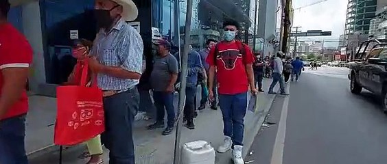 Aumentan filas para trámite de constancias de situación fiscal en el SAT
