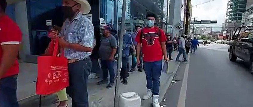 Aumentan filas para trámite de constancias de situación fiscal en el SAT