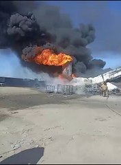 Se incendia empresa de tráileres en Escobedo
