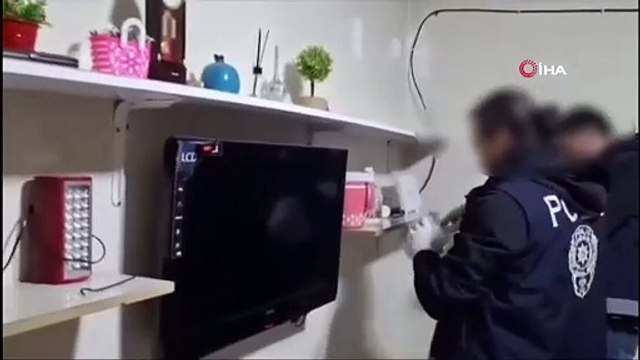 Yalova'da kendilerini polis-savcı olarak tanıtarak 35 milyon lira dolandıran 5 kişi tutuklandı