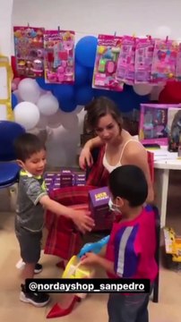 Con regalos, piñatas y dulces, Mariana festeja a niñ@s de DIF Capullos