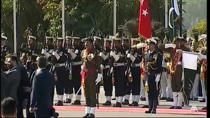Cumhurbaşkanı Recep Tayyip Erdoğan, Pakistan'ın başkenti İslamabad'da resmi törenle karşılandı