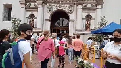 Visitan feligreses los Siete Templos