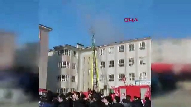 İstanbul'da okulda yangın paniği: Öğrenciler tahliye edildi!