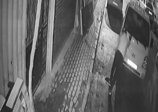 Avcılar'da düz kontak yöntemiyle çalıştırdıkları kamyoneti böyle çaldılar