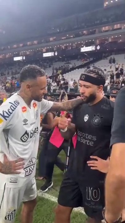 Neymar y Memphis Depay muestran su colegueo
