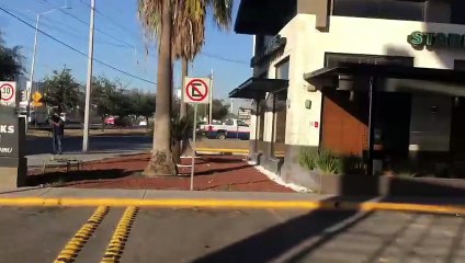 Entran delincuentes por ventanilla y roban negocio