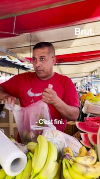 À 12 ans, il se fait de l'argent de poche avec ses salades de fruits