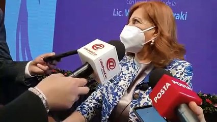 Comparte Valentina Alazraki diálogo con estudiantes universitarios