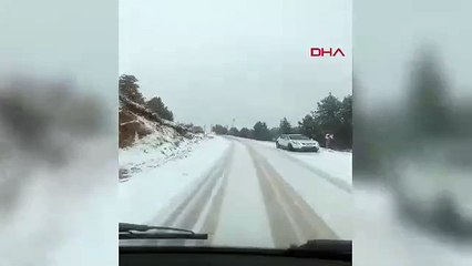 Öğrenci servisi karlı yolda hızdan dolayı devrildi