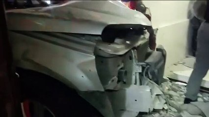 Se impacta camioneta contra domicilio en San Nicolás