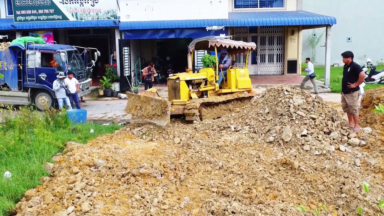 [Start to completed] Transforming the Landscape： Dozer D20 & 5T truck Soil Filling Near Urban Houses