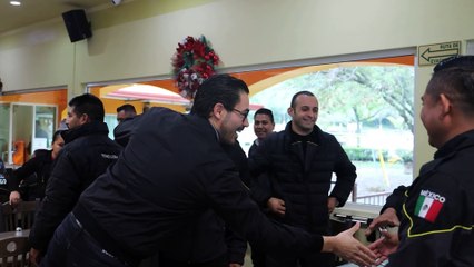 Santiago celebra y reconoce a sus policías en fiestas decembrinas
