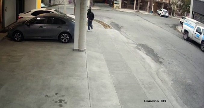 Detienen a hombre tras robar dos vehículos y un tienda de conveniencia