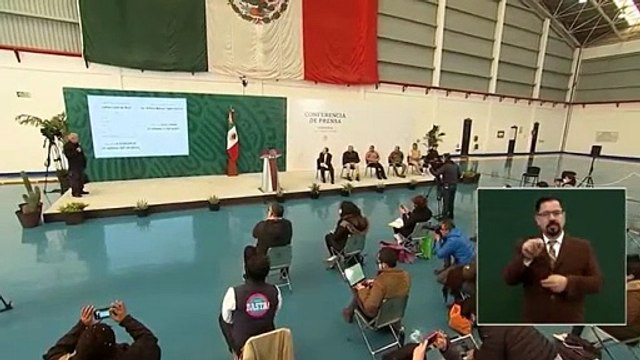Exhibe AMLO supuesto sueldo de Carlos Loret de Mola