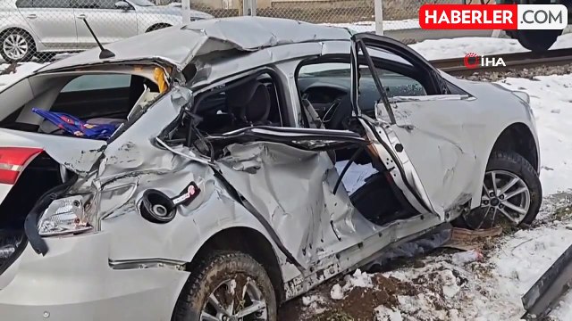 Muş'ta Hemzemin Geçitte Yük Treni Otomobile Çarptı: 1 Yaralı
