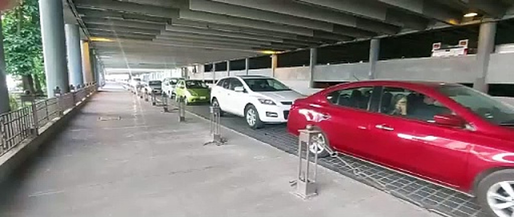 Saturan automovilistas módulo de Drive Thru en Monterrey