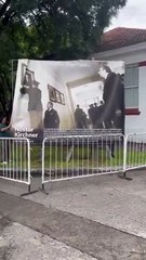 Además de la censura, bajaron una gigantografía muy simbólica de Néstor Kirchner
