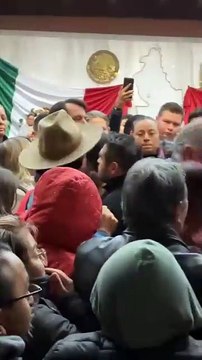 VIDEO: Así irrumpieron ciudadanos en el Congreso de Nuevo León