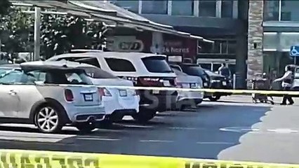 Roban Jeep en estacionamiento de centro comercial en San Pedro