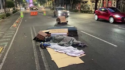 Protestan con un ataúd frente a SEGOB para exigir justicia