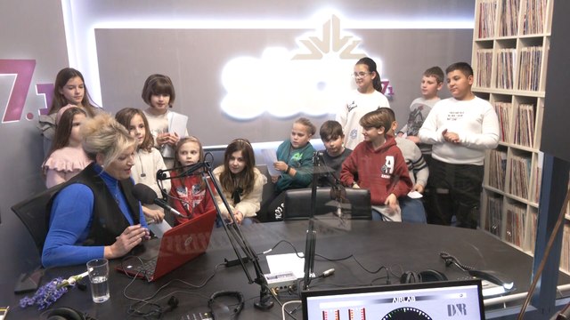 Παγκόσμια Ημέρα Ραδιοφώνου: Αν θα μπορούσα τον κόσμο να άλλαζα - Μαθητές του 15 Δημοτικού σχολείου Λαμίας, στον STARFM