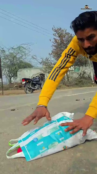 Ab btao h koi papa ki pari k takker may 🤣 Viral Reels 😂Comedy Reels 😜_._._.__viral _fun _reels