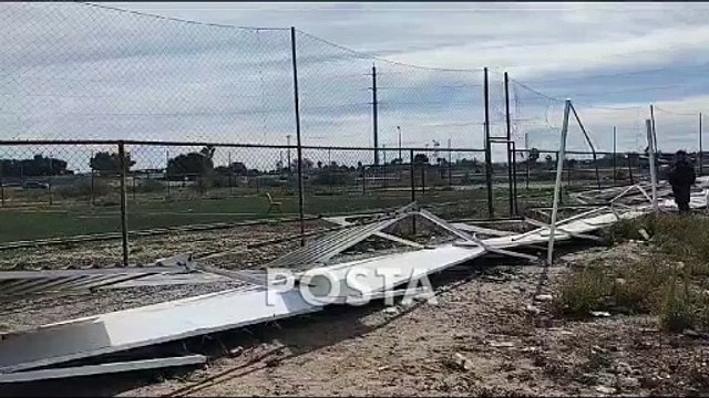 Colapsa grada de Colegio de Bachilleres en juego de futbol; hay 16 lesionados