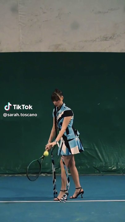 Sarah Toscano, che servizio! Dal palco di Sanremo al campo da tennis