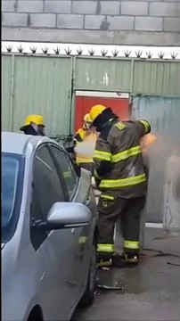VIDEO: Evitan tragedia bomberos al controlar incendio en dos tanques de gas