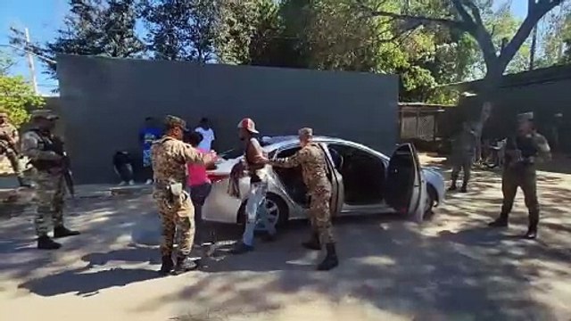 Envían a la justicia a tres dominicanos transportaban a 31 inmigrantes haitianos