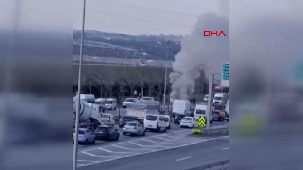 Seyir halindeki kamyonet alev topuna döndü