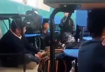 VIDEO: Canta maestra a alumnos para calmarlos durante balacera