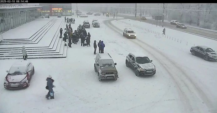 Cet enfant traverse n'importe comment mais va avoir beaucoup de chance