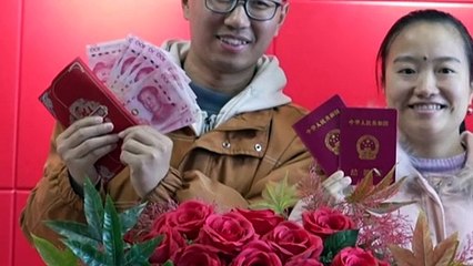 Autoridades chinesas bancam o cupido com ajuda de dinheiro