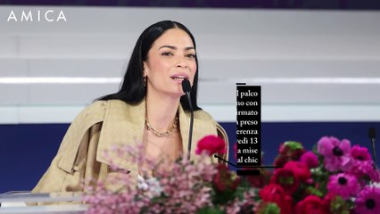 Il trench extra lungo di Elodie anticipa i trend di primavera