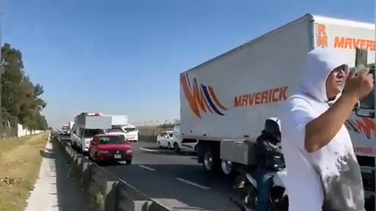 VIDEO: Liberan la circulación en CEM tras 7 horas de bloqueo; demandan agua