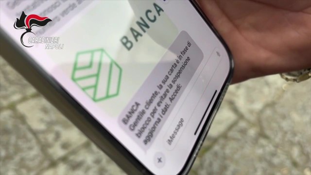 La truffa dell'sms per svuotare il conto corrente: scoperta centrale a Napoli (13.02.25)